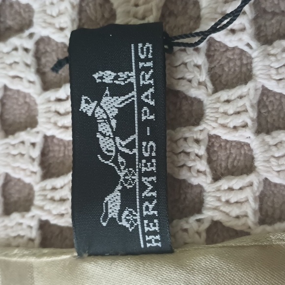 HERMES NWT silk/wool blend stole - 70x27. Limited mint green perfect cond - Picture 5 of 11